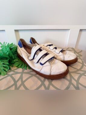 💫10/$25 • KangaROOS Vintage Leather 3-Strap Tennis Shoes
